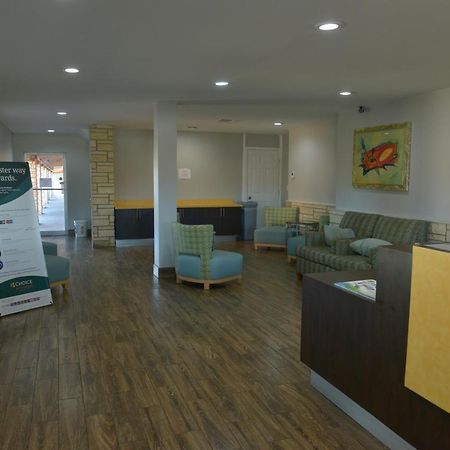 Rodeway Inn & Suites Winter Haven Chain Of Lakes Buitenkant foto