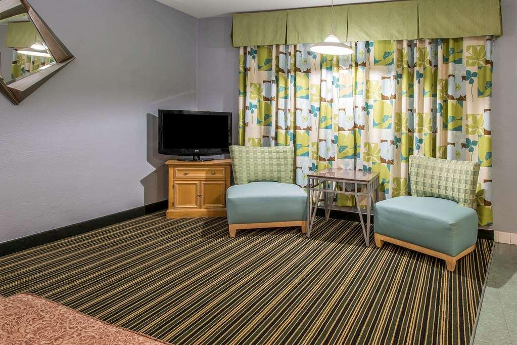 Rodeway Inn & Suites Winter Haven Chain Of Lakes Kamer foto