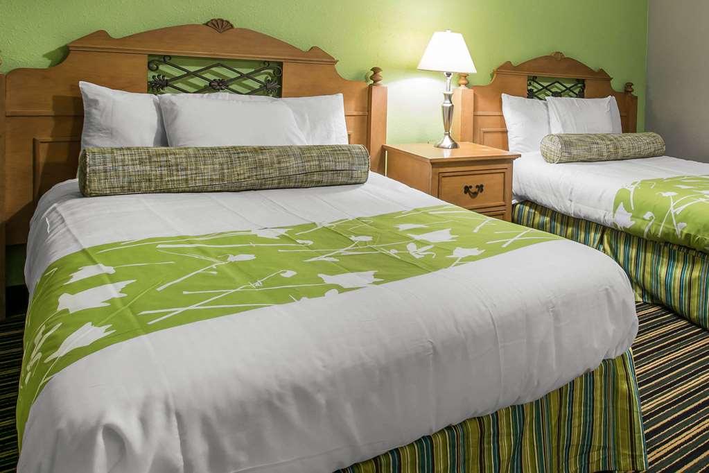 Rodeway Inn & Suites Winter Haven Chain Of Lakes Kamer foto