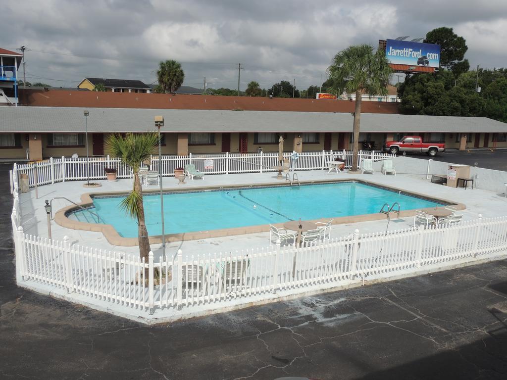 Rodeway Inn & Suites Winter Haven Chain Of Lakes Kamer foto