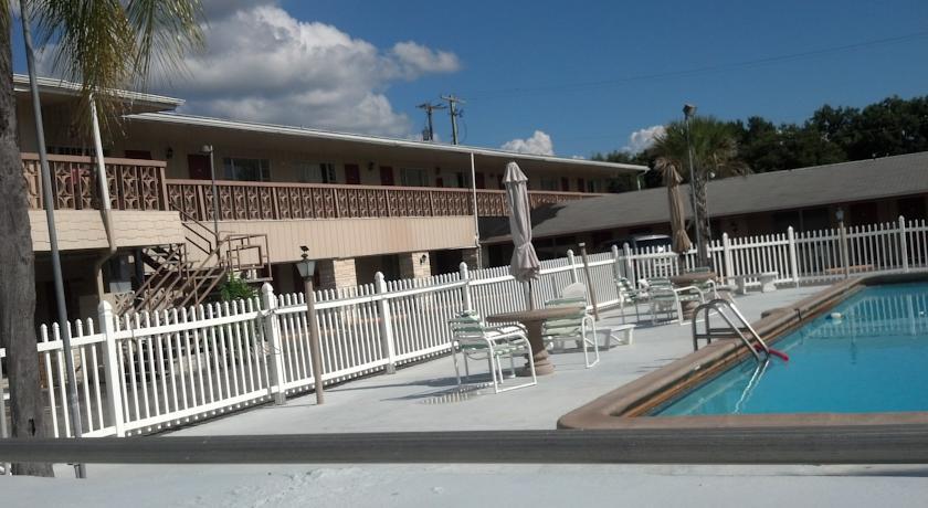 Rodeway Inn & Suites Winter Haven Chain Of Lakes Buitenkant foto
