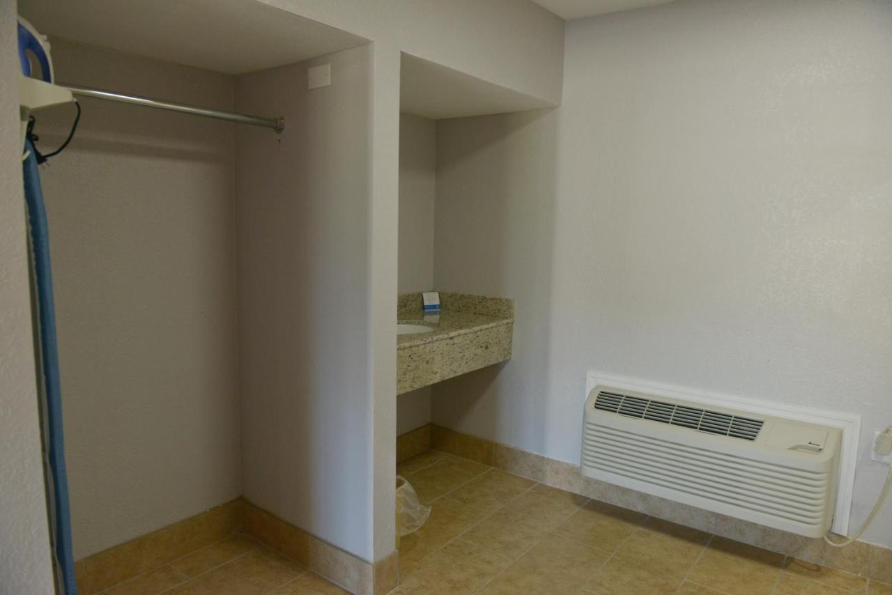 Rodeway Inn & Suites Winter Haven Chain Of Lakes Buitenkant foto
