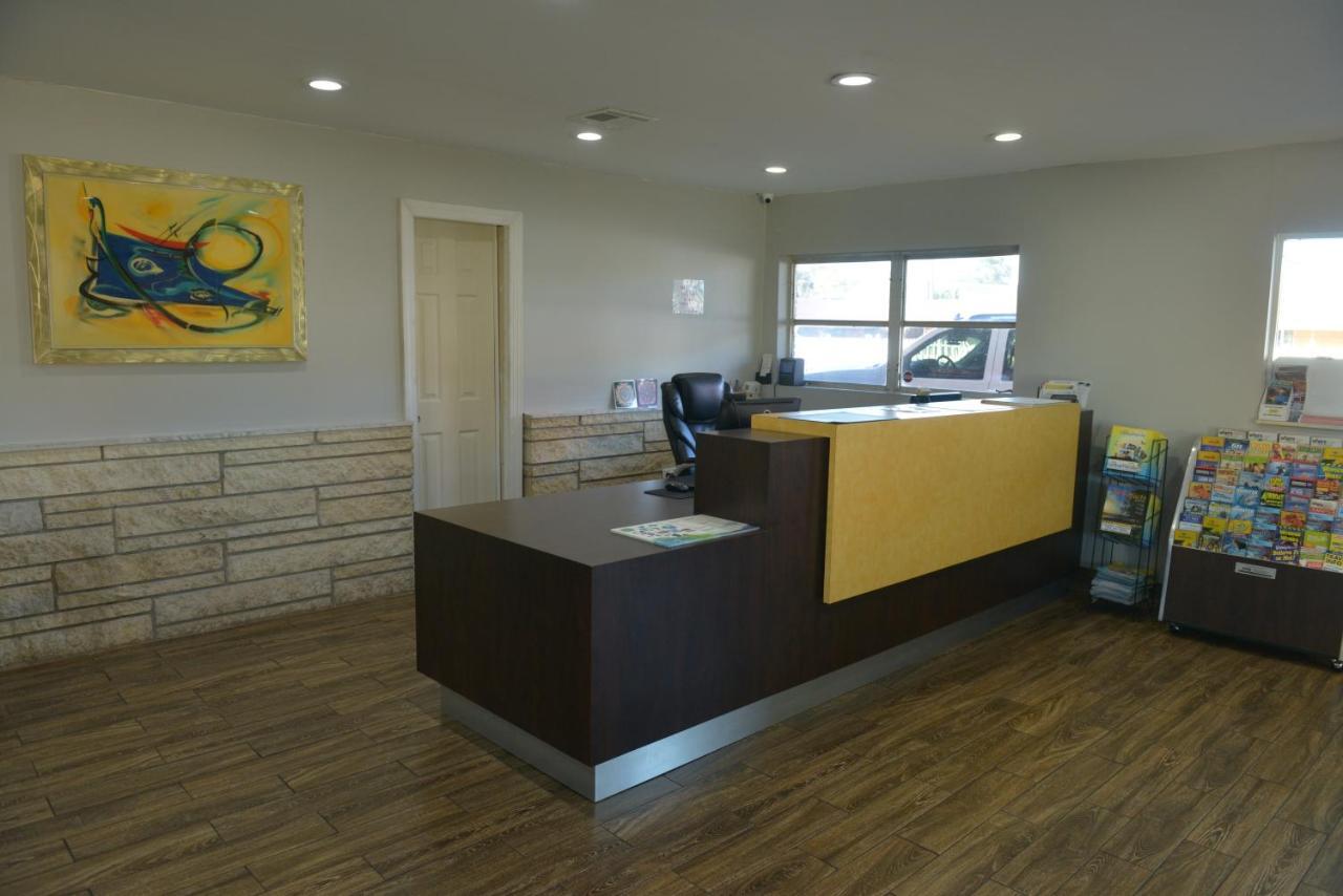 Rodeway Inn & Suites Winter Haven Chain Of Lakes Buitenkant foto