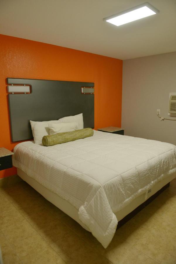 Rodeway Inn & Suites Winter Haven Chain Of Lakes Buitenkant foto