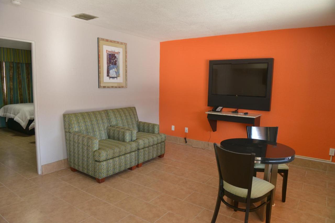 Rodeway Inn & Suites Winter Haven Chain Of Lakes Buitenkant foto
