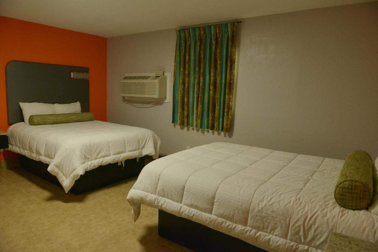 Rodeway Inn & Suites Winter Haven Chain Of Lakes Buitenkant foto