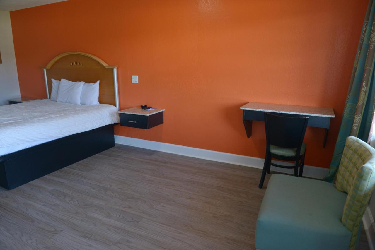 Rodeway Inn & Suites Winter Haven Chain Of Lakes Buitenkant foto